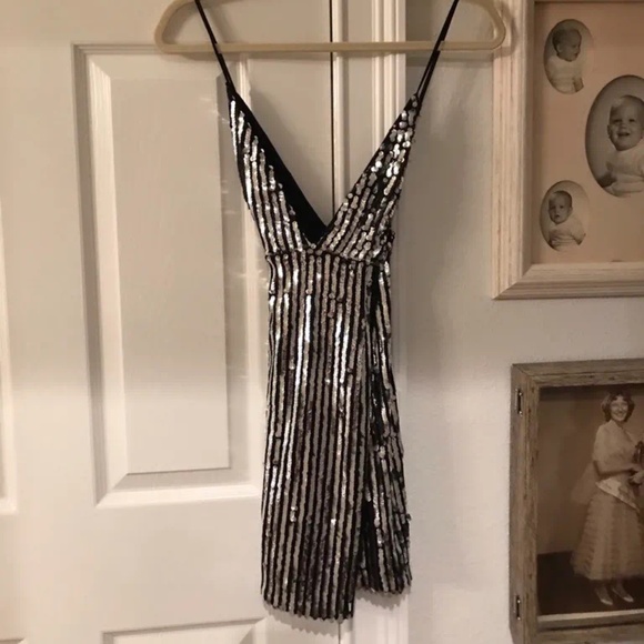 Metallic Sequin Embellished V-neck Strappy Cocktail Mini Cocktail Dress - Picture 2 of 6